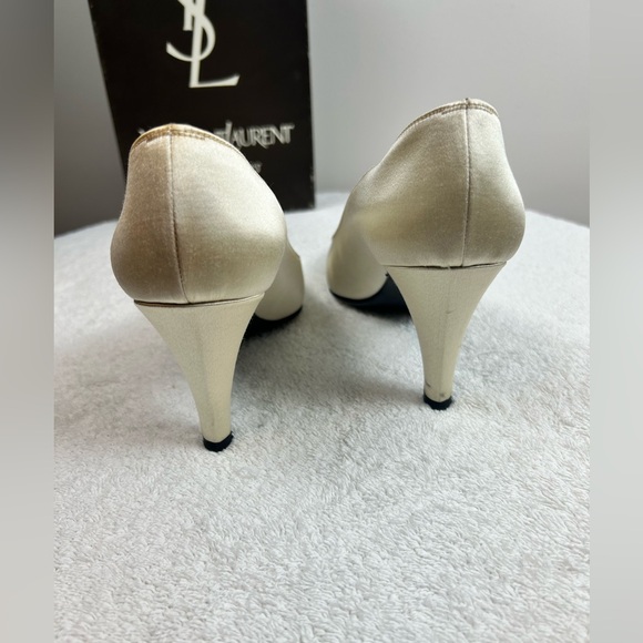 Yves Saint Laurent Cream Heels with Pointed Toe - Picture 16 of 16